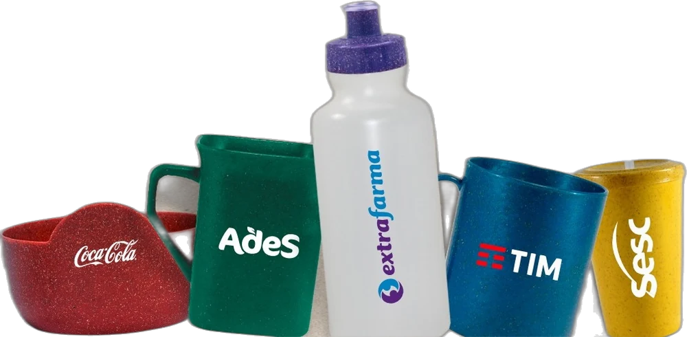 Brindes da linha Green Colors: bowl vermelho, caneca verde, squeeze, caneca azul e copo amarelo com canudo